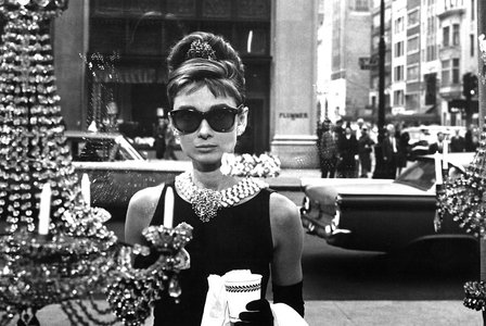 Píseň Moon River ve filmu Snídaně u Tiffanyho nazpívala Audrey Hepburnová osobně