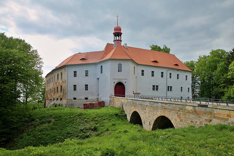 1024px-Stráž_pod_Ralskem_zámek_Vartenberk_3.jpg
