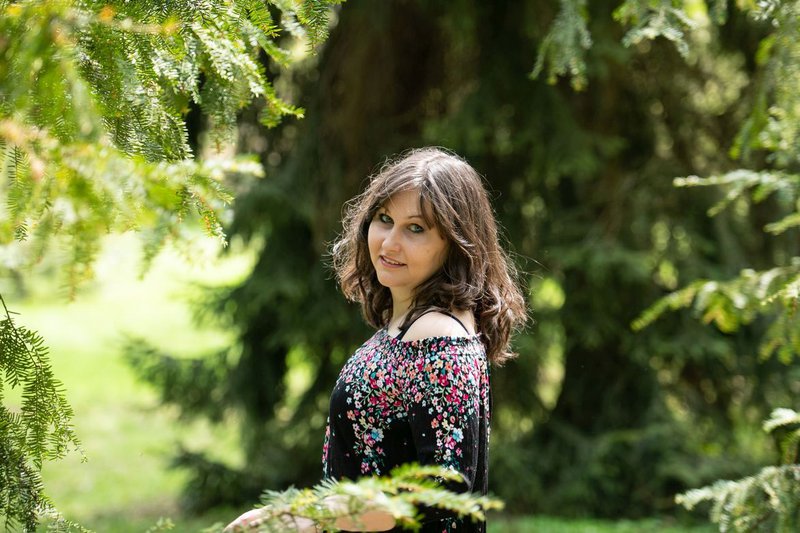 10_Anita Jirovská z umělecké asociace Opera studio Praha pořádající open-air uvedení opery Rusalka ve Vysoké u Příbramě_foto René Volfík.jpg