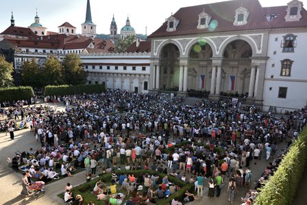 Pražští symfonikové chystají každoroční open-air koncert ve Valdštejnské zahradě