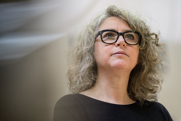 Světoznámá režisérka Jetske Mijnssen debutuje ve Státní opeře komickou operou Šaty dělají člověka