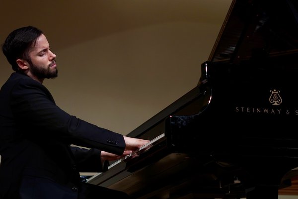 Český pianista Robert Bílý vyhrál prestižní klavírní soutěž v New Yorku