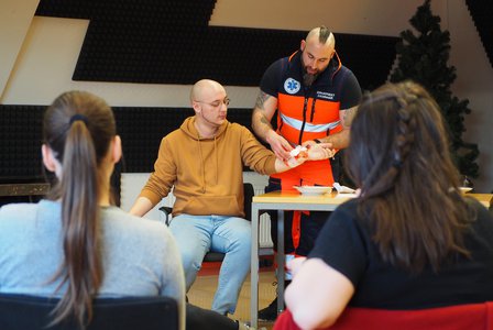 Záchranáři a operní pěvci vzdělávali v první pomoci. Nevšední kurzy probíhají v Olomouci.