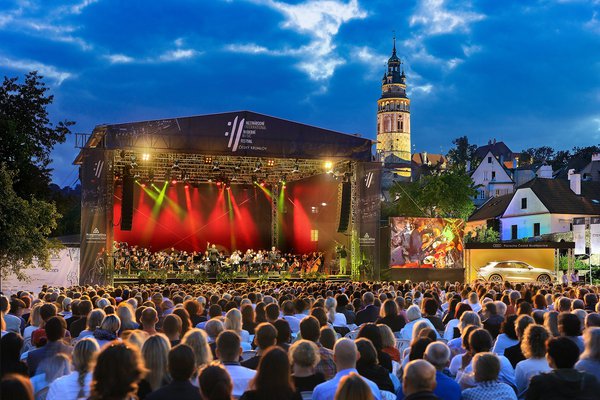 Český Krumlov láká na světové hvězdy