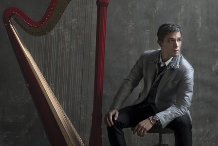 PKF- Prague Philharmonia uzavře tuto sezónu s harfistou Emmanuelem Ceyssonem