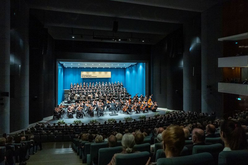 Filharmonie Brno v Janáčkově divadle.jpg