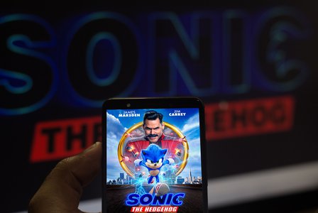 Ježek Sonic, nejrychlejší bytost ve vesmíru, se schovává na Zemi