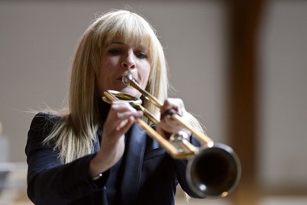 Na Classic Praha zazní populární barokní melodie v podání slavné trumpetistky Alison Balsom