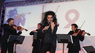 Enfant terrible houslí, Nemanja Radulovic zahraje na Classic Praha