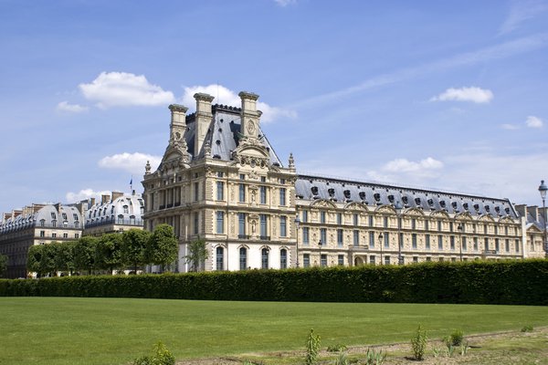 Už 230 let má veřejnost možnost obdivovat skvosty výtvarného umění v nejnavštěvovanější muzeum umění na světě, pařížském Louvru