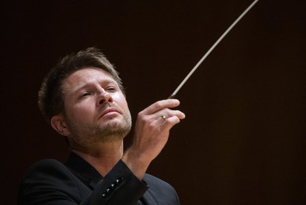 Polský dirigent Krzysztof Urbański, vítěz Pražského jara, bude šéfdirigentem v Bernu