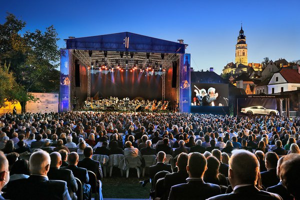 Mezinárodní hudební festival Český Krumlov bude v roce 2022  hýřit pestrou dramaturgií ve výjimečných scenériích