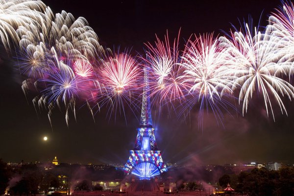 Megakoncert u Eiffelovy věže