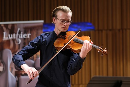 Kdo se na počátku října stane dalším vítězem violové soutěže Oskara Nedbala?