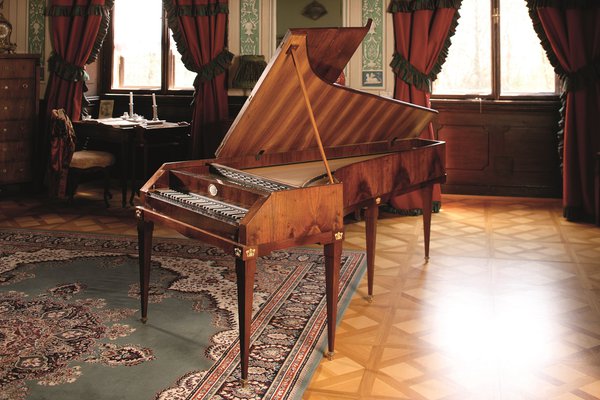 Kousek od Prahy je místo zaslíbené historickým klavírům
