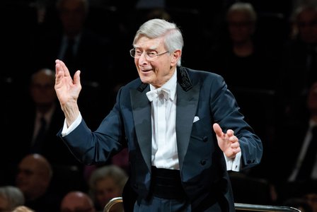 96letý dirigent Herbert Blomstedt zrušil plánovaná vystoupení. Zotavuje se po pádu