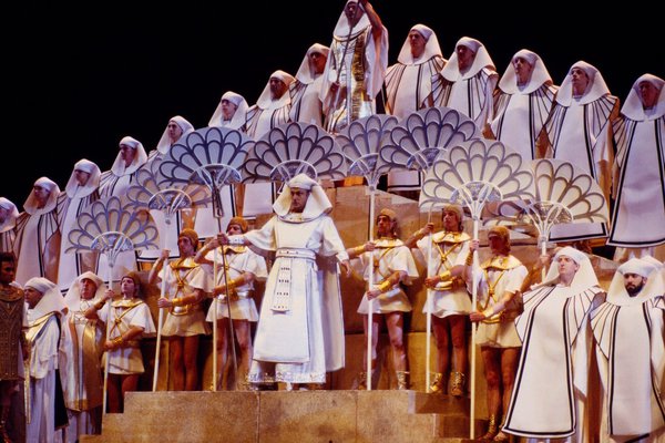 Egyptské sfingy na operním pódiu. Verdiho Aida a další exotické náměty slavných hudebních děl