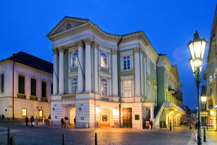 Opera oper měla premiéru v Praze