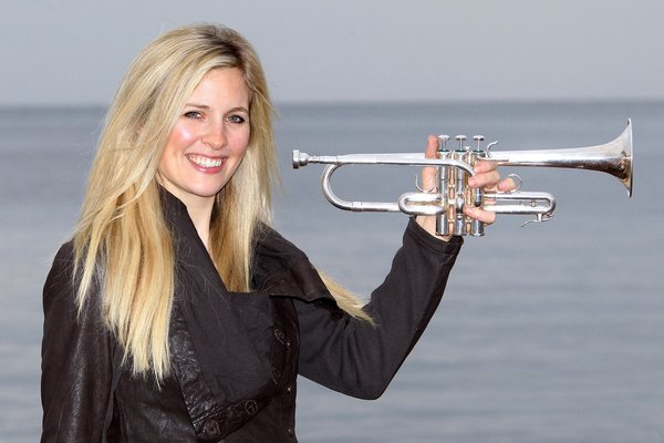 Krásná a nadaná. Trumpetistka Alison Balsom zahraje ve středu na Classic Praha