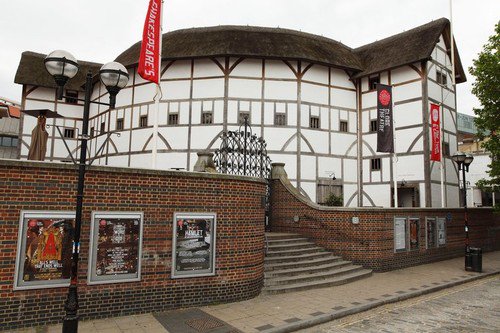 29. května 1613 vyhořelo po výstřelu z kanonu londýnské divadlo Globe. Stalo se tak během představení Shakespearova Jindřicha VIII
