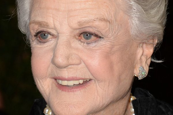 Bývalá učitelka angličtiny už žádný detektivní případ nevyřeší. Zemřela Angela Lansbury