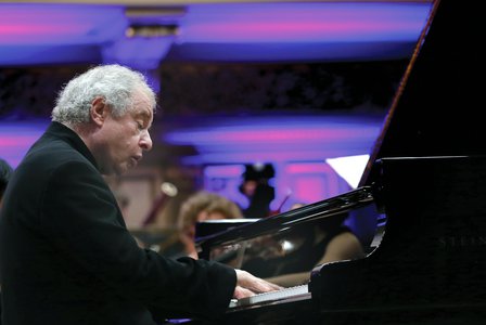 128. sezóna České filharmonie připomene Smetanovo výročí, rezidenčním umělcem bude András Schiff