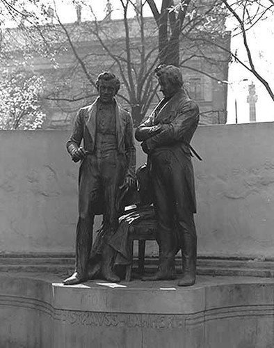 profimedia-0277219581 Monument to Joseph Lanner and Johann Strauss (father) in the Rathauspark in Vienna (1905, Seifert and Örley). Photo, 1990.jpg