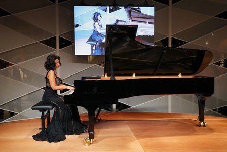 Pěti jazyky hovoří francouzsko-gruzínská klavíristka Khatia Buniatishvili. Na Classic Praha zahraje Rachmaninova