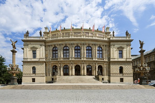 Síň hudby, sál politiky