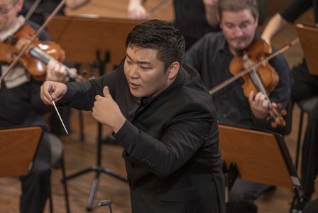 Korejec Han-kyeol Yoon vyhrál Karajanovu soutěž pro mladé dirigenty